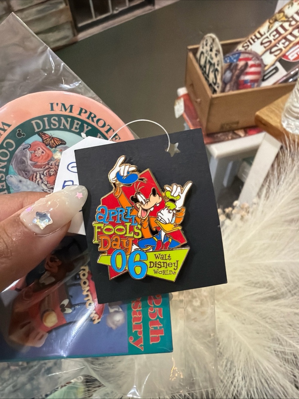 Disney Goofy April Fools Day '06 Character Pin with Goofy & Donald